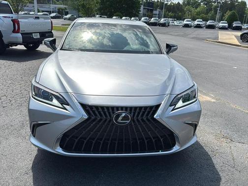 2025 Lexus ES 300h Luxury