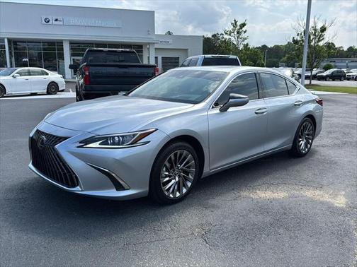 2025 Lexus ES 300h Luxury