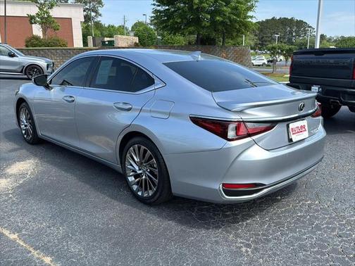 2025 Lexus ES 300h Luxury