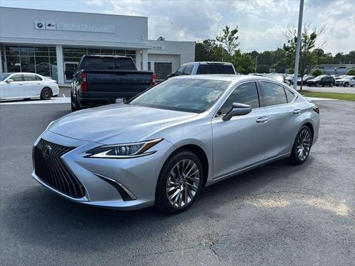 2025 Lexus ES 300h Luxury