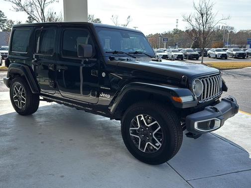 2024 Jeep Wrangler 4-Door Sahara 4x4