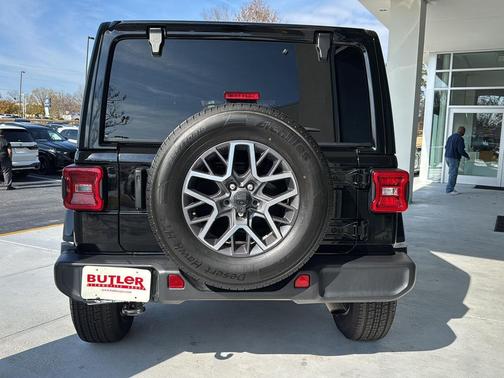 2024 Jeep Wrangler 4-Door Sahara 4x4