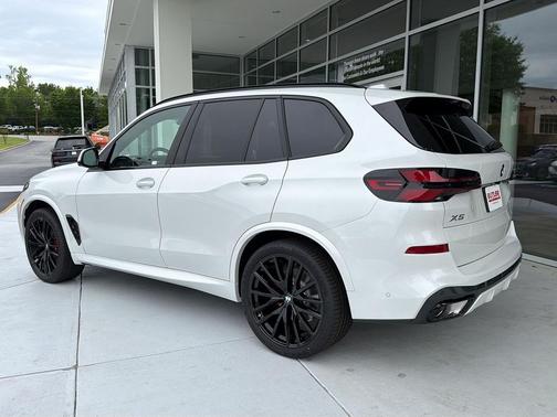 Mineral White Metallic 2026 BMW X5 sDrive40i