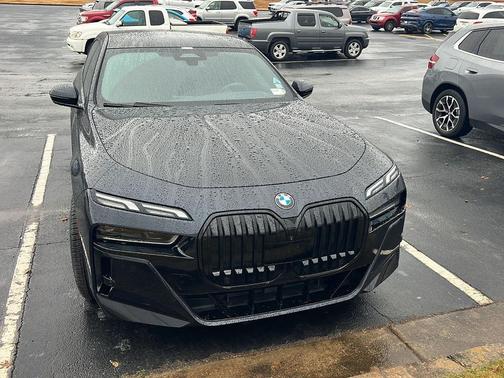 2023 BMW 740 i