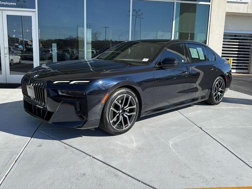 2023 BMW 740 i