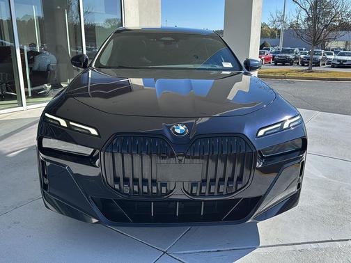 2023 BMW 740 i