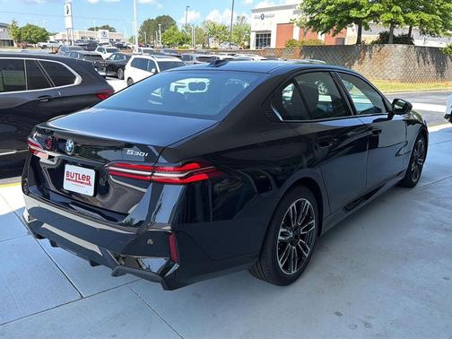 Black Sapphire Metallic 2026 BMW 530 530i