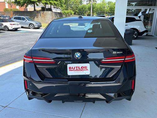 Black Sapphire Metallic 2026 BMW 530 530i