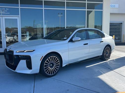 Mineral White Metallic 2026 BMW 740 xDrive