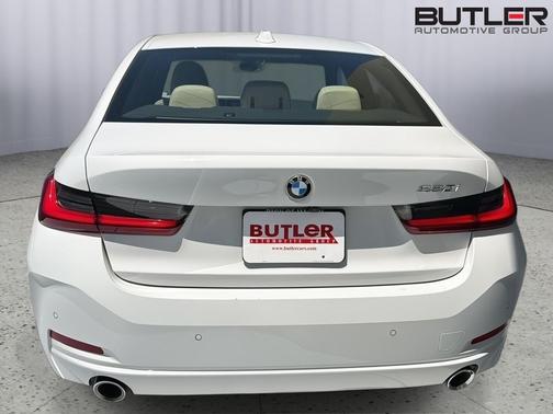 Alpine White 2023 BMW 330 330i