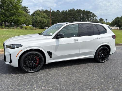 Mineral White Metallic 2026 BMW X5 M60i