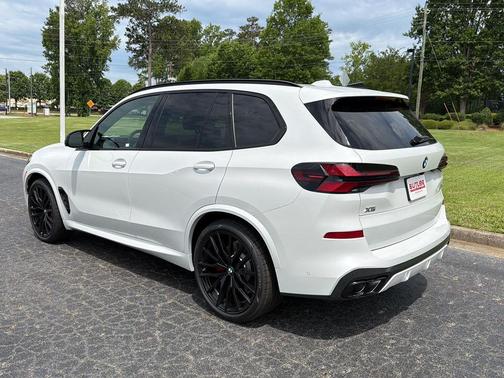 Mineral White Metallic 2026 BMW X5 M60i