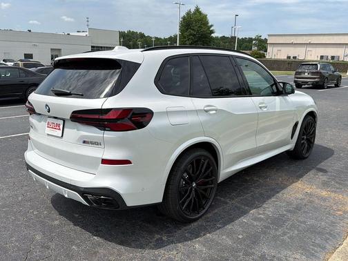 Mineral White Metallic 2026 BMW X5 M60i