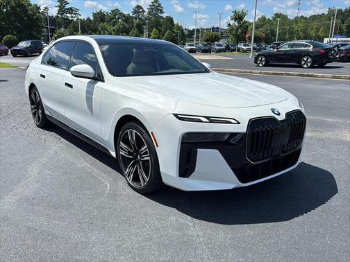 2025 BMW 740 i