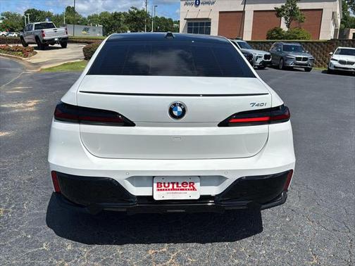 2025 BMW 740 i