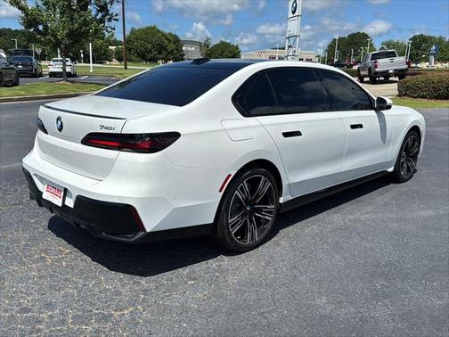 2025 BMW 740 i