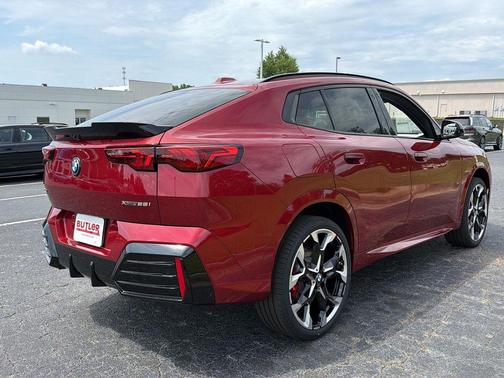 Vegas Red Metallic 2026 BMW X2 xDrive28i