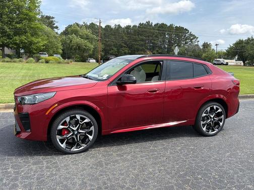 Vegas Red Metallic 2026 BMW X2 xDrive28i