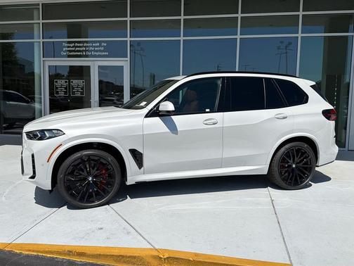 Mineral White Metallic 2026 BMW X5 xDrive40i