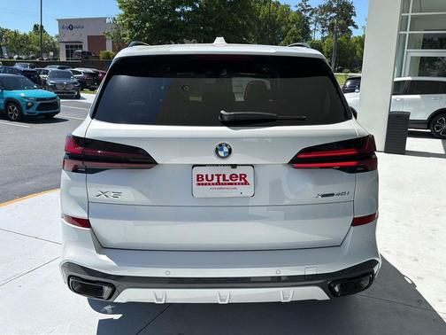 Mineral White Metallic 2026 BMW X5 xDrive40i