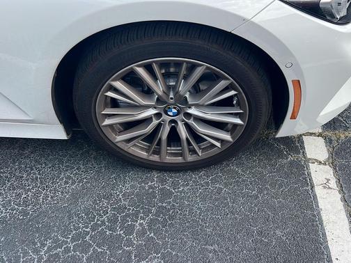 Alpine White 2024 BMW 330 330i