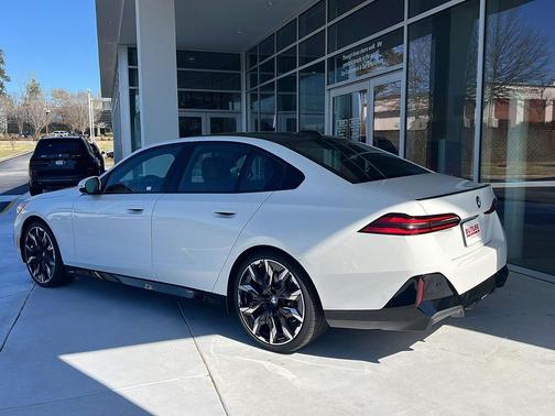 Alpine White 2026 BMW 530 530i