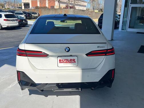 Alpine White 2026 BMW 530 530i