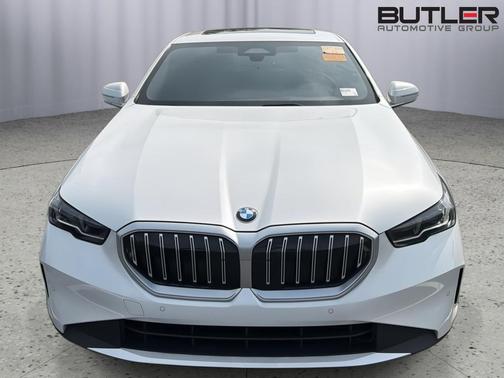 Mineral White Metallic 2024 BMW 530 530i