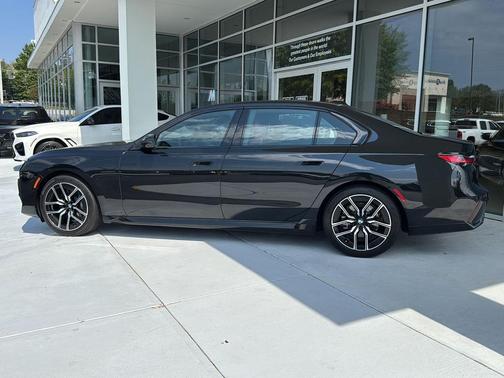 2025 BMW 740 i