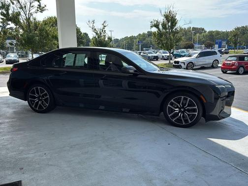 2025 BMW 740 i