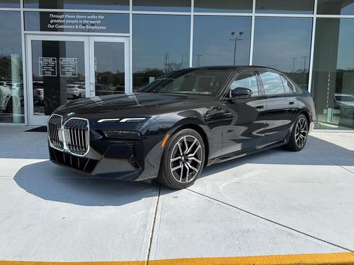 2025 BMW 740 i