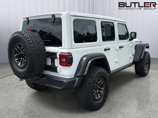 Bright White Clearcoat 2024 Jeep Wrangler Rubicon