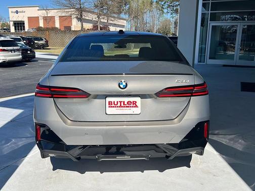 Oxide Grey Metallic 2026 BMW 530 530i