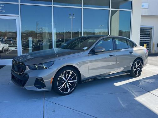 Oxide Grey Metallic 2026 BMW 530 530i