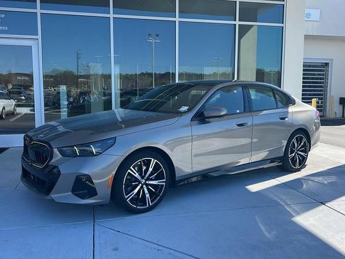 Oxide Grey Metallic 2026 BMW 530 530i