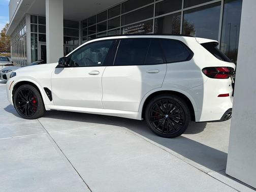 2026 BMW X5 M60i