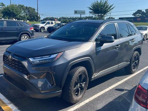 2022 Toyota RAV4 XLE