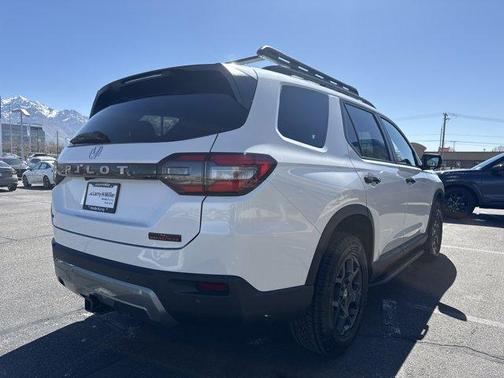 Platinum White Pearl 2026 Honda Pilot TrailSport