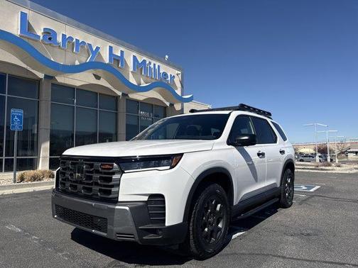 Platinum White Pearl 2026 Honda Pilot TrailSport