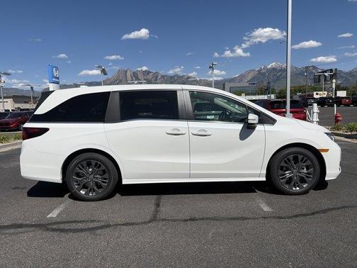 Platinum White Pearl 2026 Honda Odyssey Touring