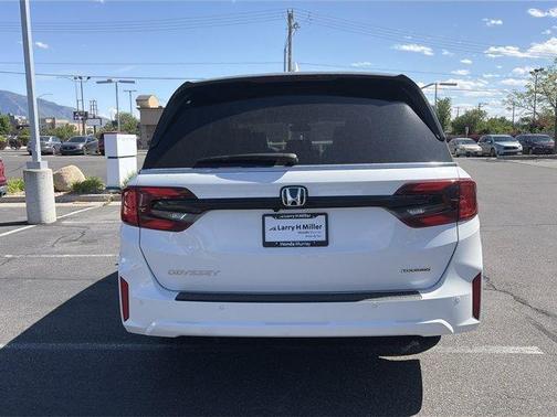 Platinum White Pearl 2026 Honda Odyssey Touring