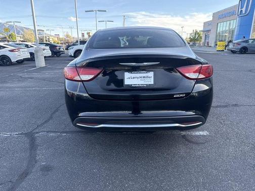 2016 Chrysler 200 Limited