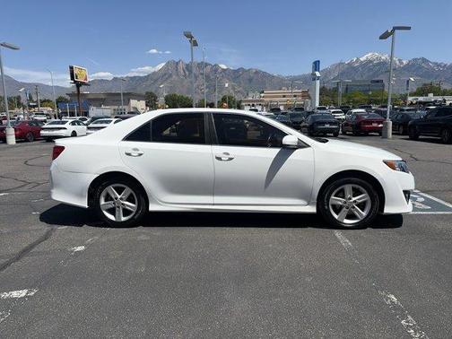 Super White 2014 Toyota Camry SE