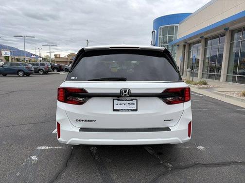 Platinum White Pearl 2026 Honda Odyssey Sport-L