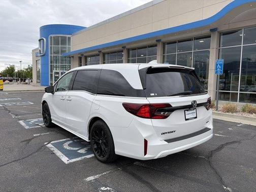 Platinum White Pearl 2026 Honda Odyssey Sport-L