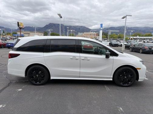 Platinum White Pearl 2026 Honda Odyssey Sport-L