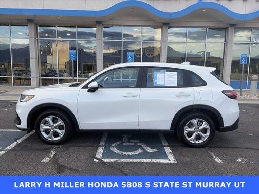 Platinum White Pearl 2024 Honda HR-V LX