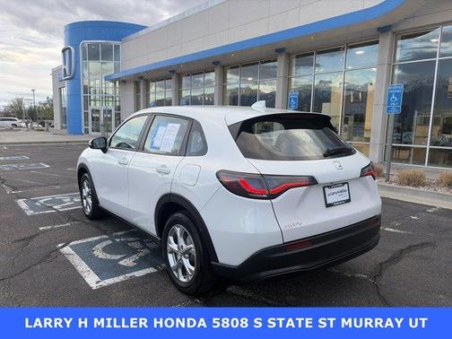 Platinum White Pearl 2024 Honda HR-V LX