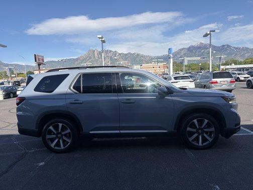 Sonic Gray Pearl 2023 Honda Pilot Touring
