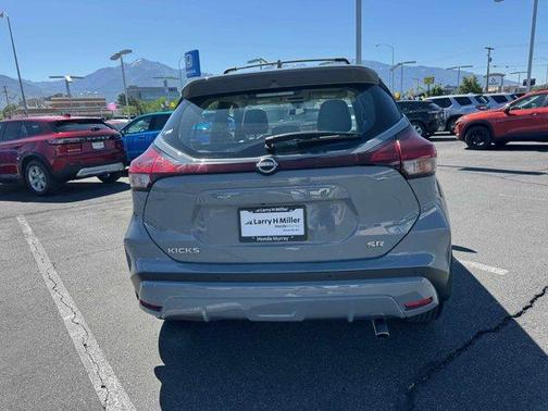 2022 Nissan Kicks SR